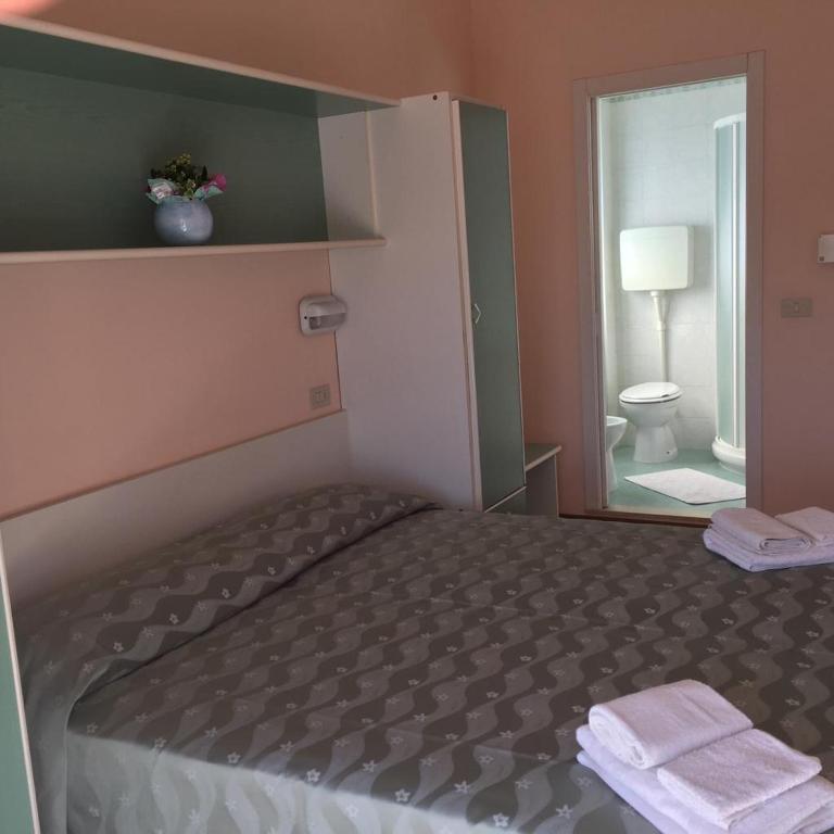 Hotel Ville De Paris - Double or Twin Room - 9