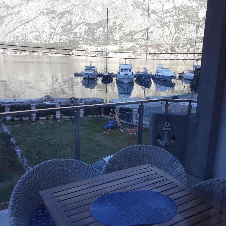 Blue eye, Prcanj - Apartment with Sea View - 14