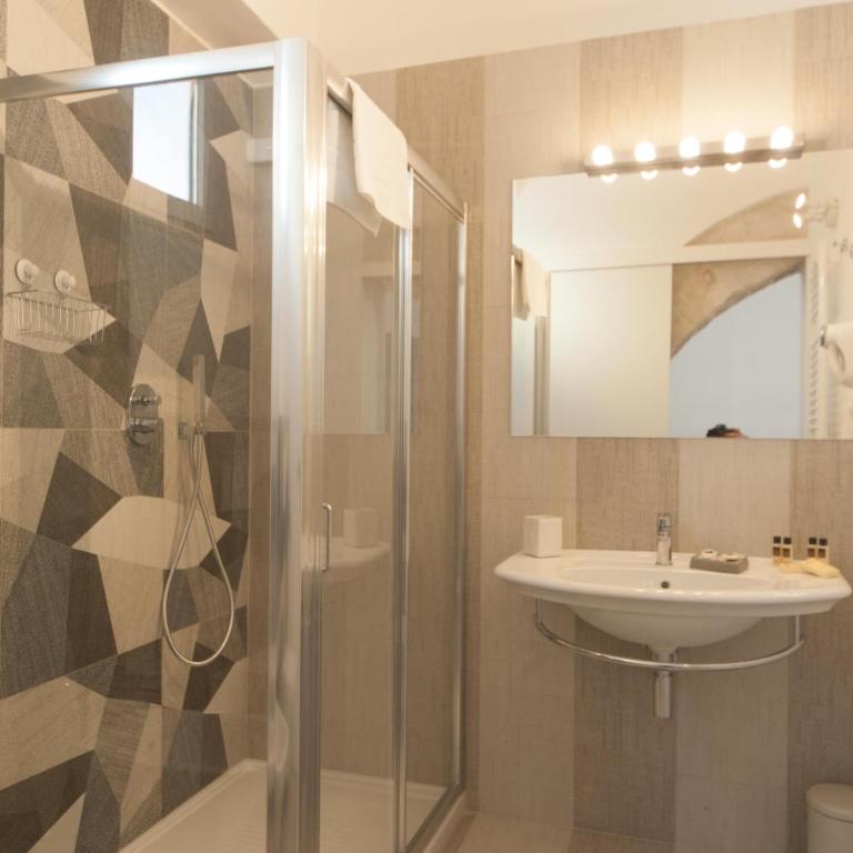 La Cattedrale dai Tetti - Camera Familiare con Bagno Privato - 10