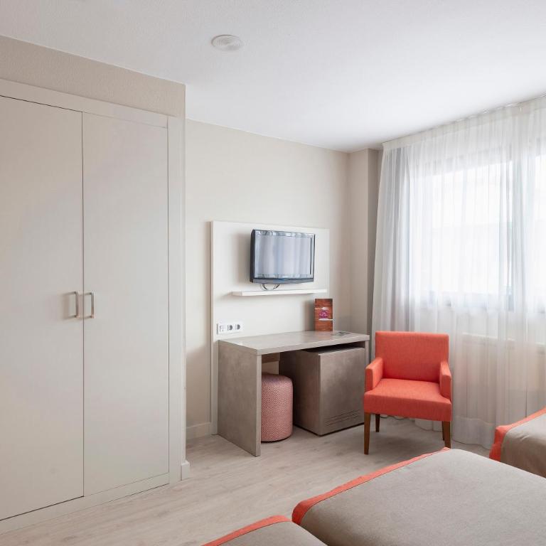 Hotel & Spa Real Jaca - Habitación Triple - 9