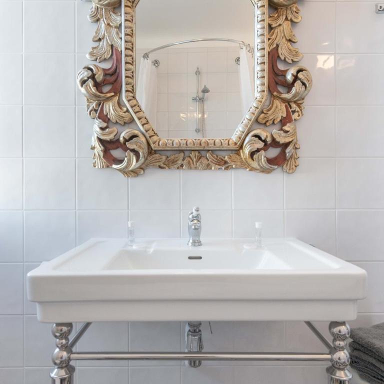 Hôtel de charme CECIL - Chambre Double Supérieure avec Baignoire - 2
