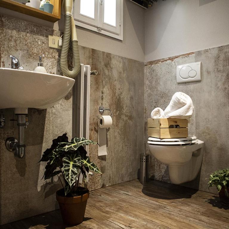 Domus 19 - Camera Matrimoniale con Bagno in Comune - 5