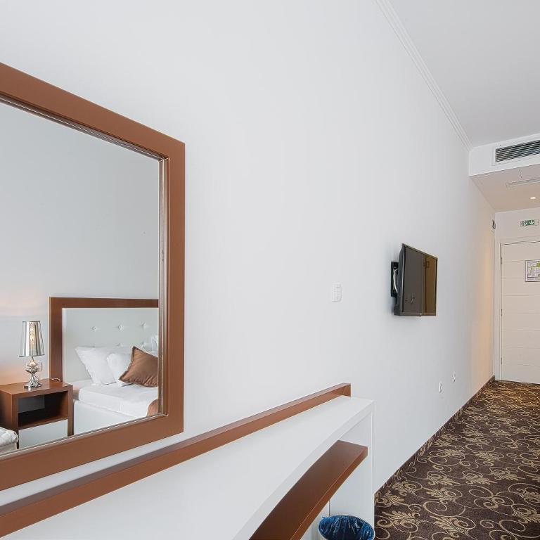 Hotel Pozzo - Standardna Dvokrevetna Soba sa Bračnim Krevetom - 16
