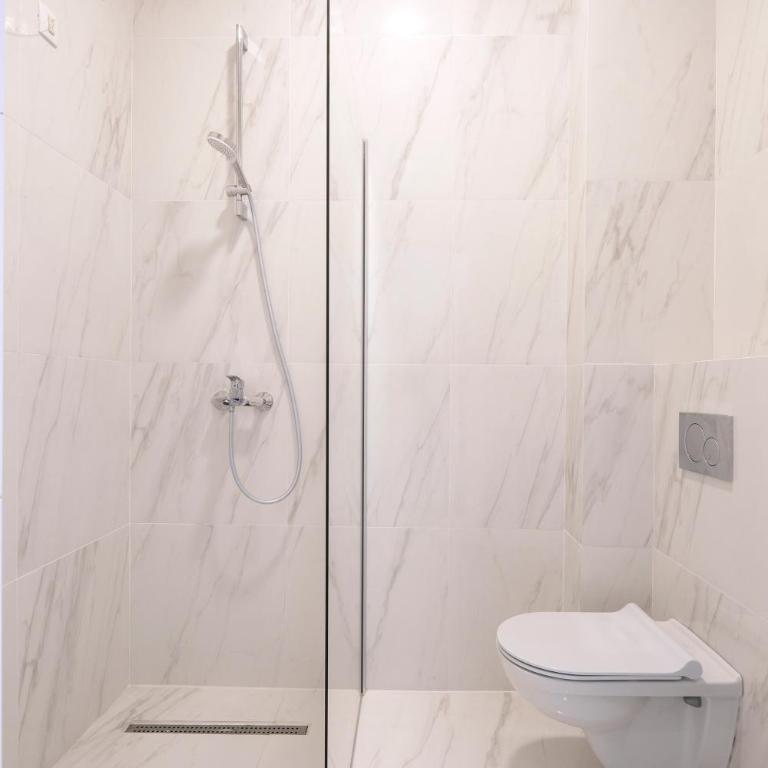 Hotel Pozzo - Standardna Dvokrevetna Soba sa Bračnim Krevetom - 19