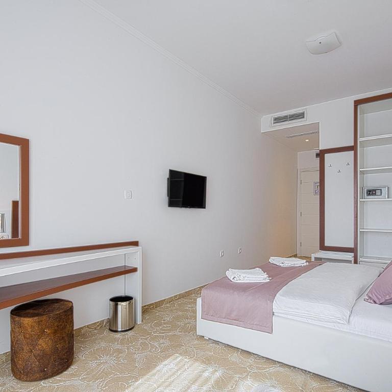 Hotel Pozzo - Standardna Dvokrevetna Soba sa Bračnim Krevetom - 2