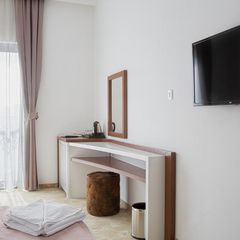 Hotel Pozzo - Standardna Dvokrevetna Soba sa Bračnim Krevetom - 18