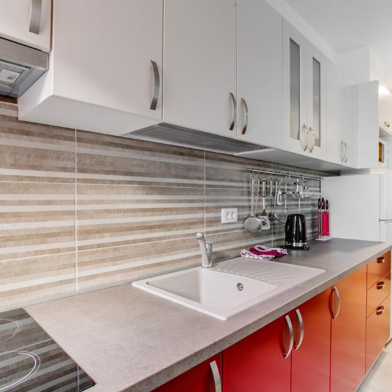 Apartments LORA 13.Jula, 15 - Apartman sa 1 Spavaćom Sobom - 17