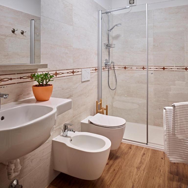 B&B Ai Colli - Camera Matrimoniale/Doppia con Letti Singoli con Bagno Privato Esterno - 3