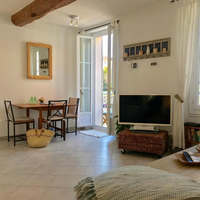 Balcony in Heart of Old Antibes, AC, View - Appartement avec Balcon - 23