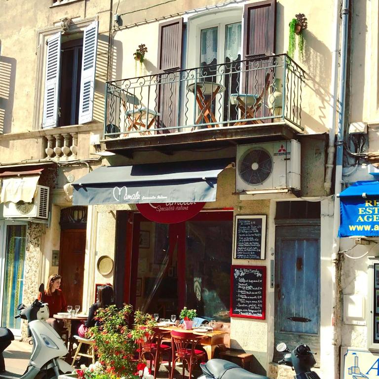 Balcony over Provencal Market, Old Antibes - Apartment mit Balkon - 22