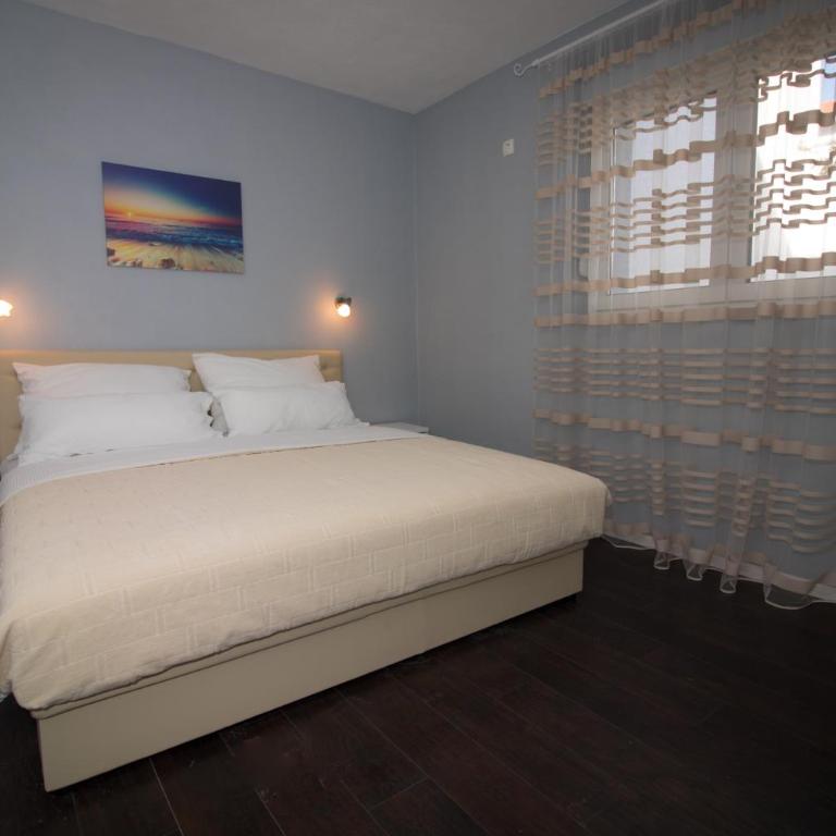 Villa M - Deluxe King Suite - 17