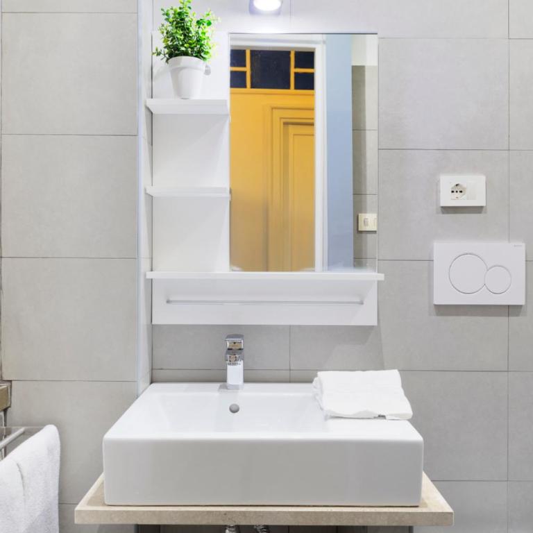Locanderia Roma - Camera Matrimoniale con Bagno Privato Esterno - 4
