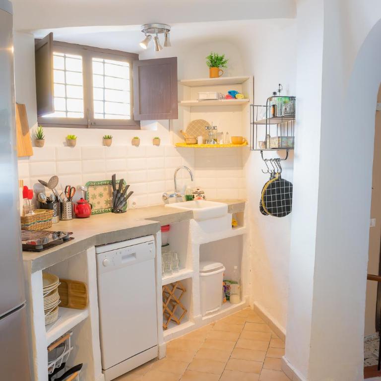 Bendita Casa - Four-Bedroom House - 26