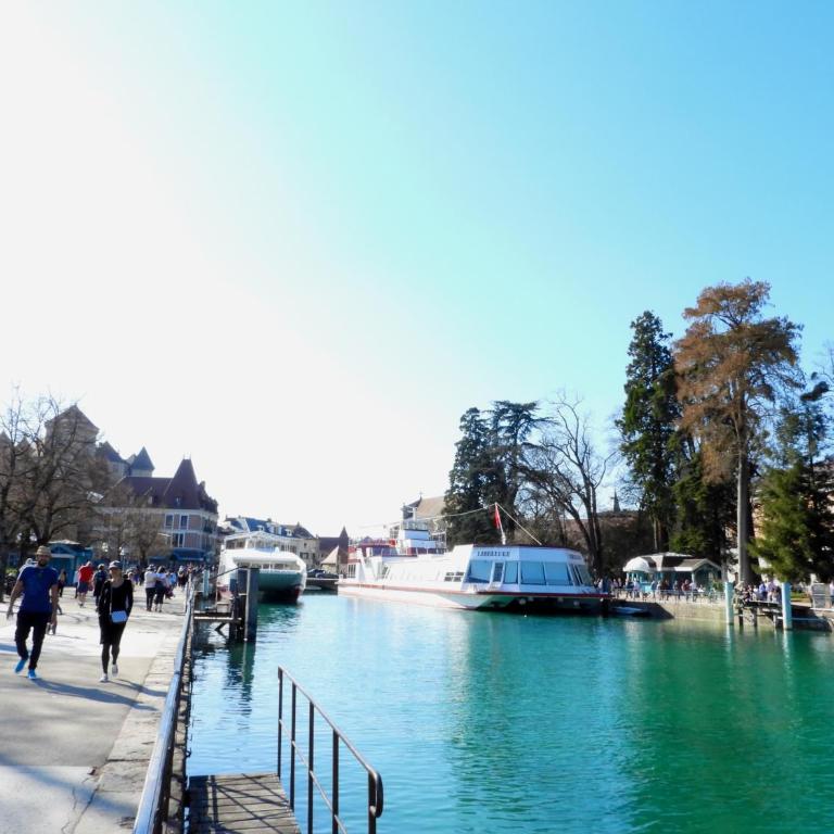 Appart L'avant Scene Tresums - Appartement - Vue sur Lac - 58