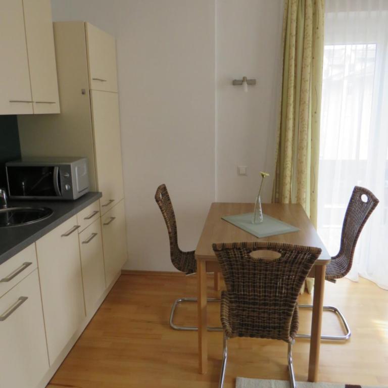 Sportpension Strobl - Apartment mit Seeblick - 12