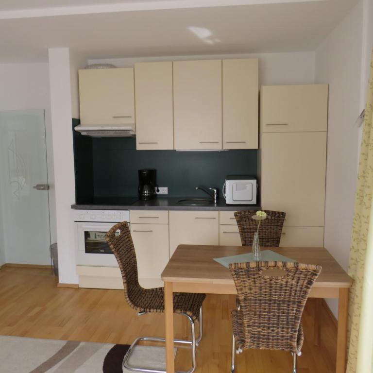 Sportpension Strobl - Apartment mit Seeblick - 8