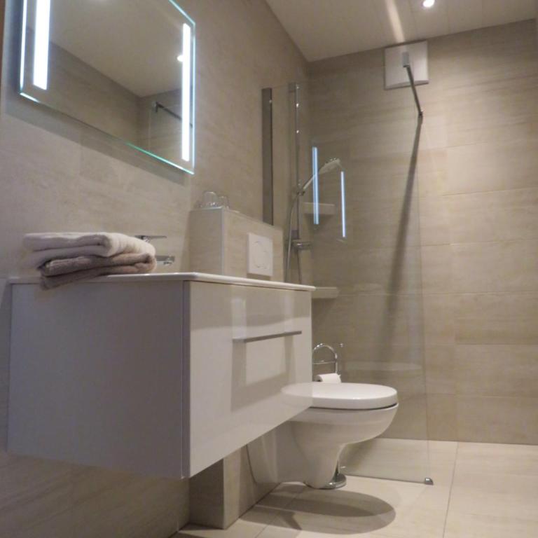 Sportpension Strobl - Doppelzimmer mit Balkon - 2