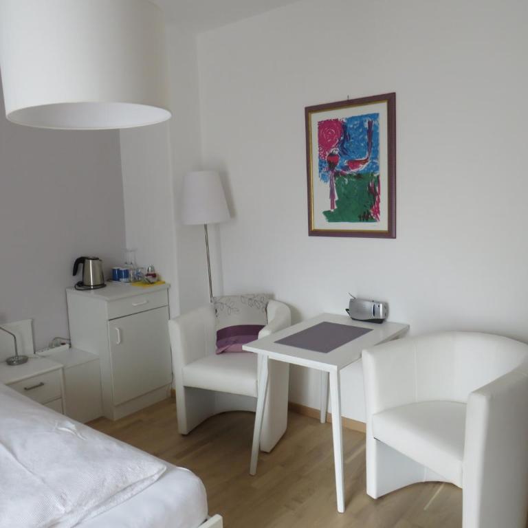 Sportpension Strobl - Doppelzimmer mit Balkon - 7