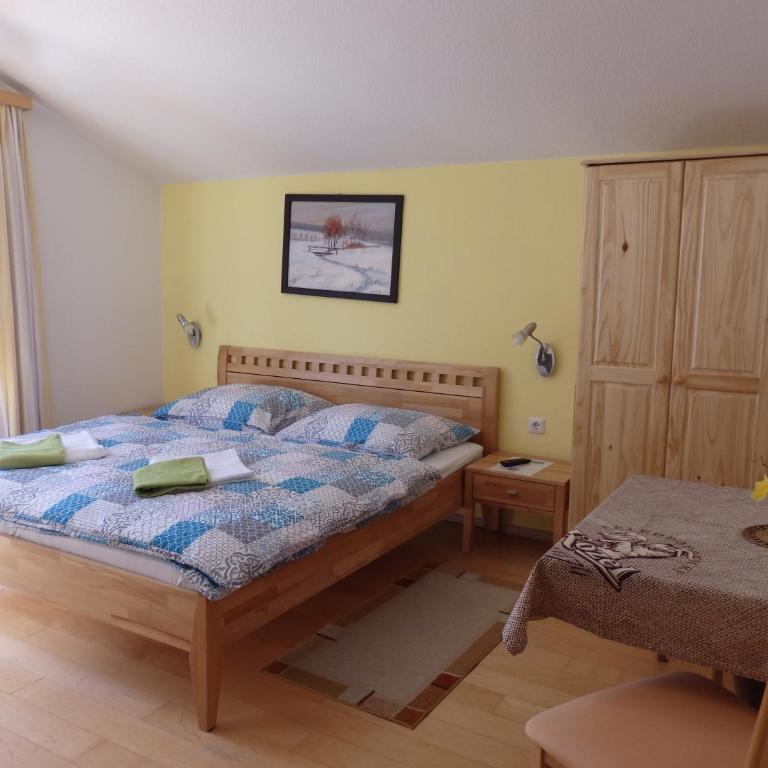 Pension Dagmar Tauplitz - Doppelzimmer mit Bergblick - 3