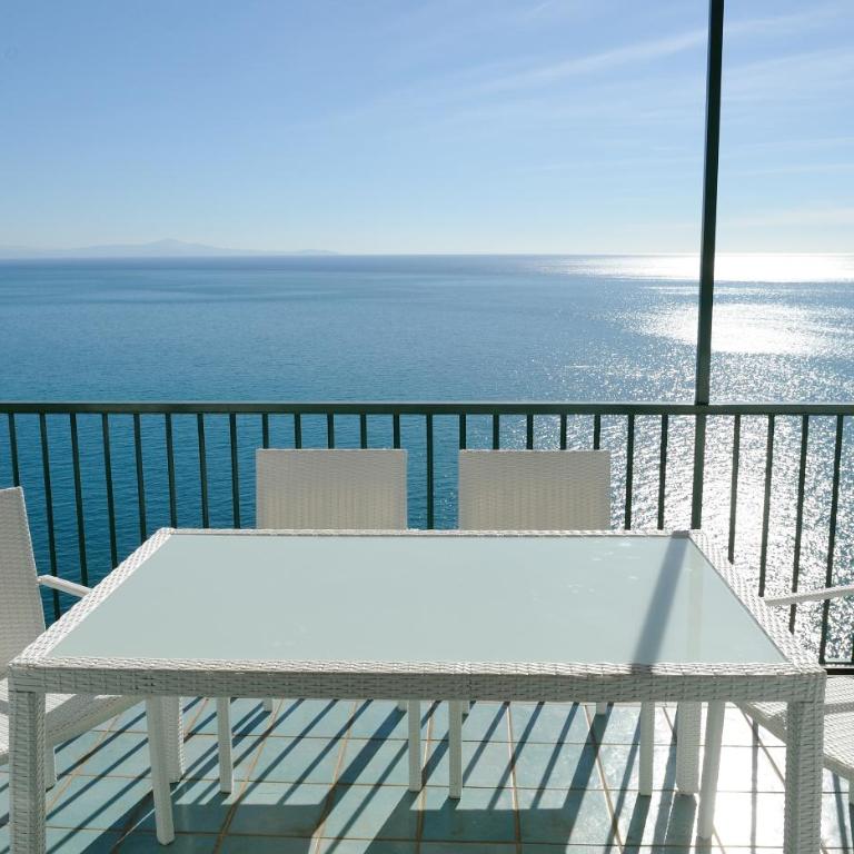 Amalfi Blue FLowers B - Two-Bedroom Apartment - 8