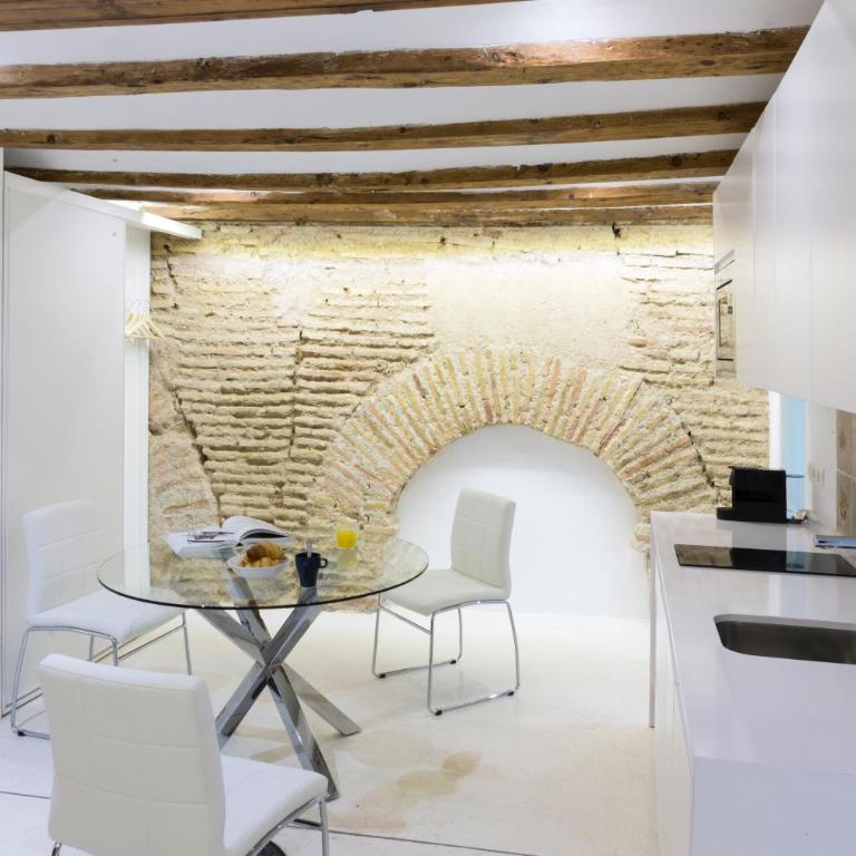 Apartments Downtown Valencia - Studio Apartment - 3