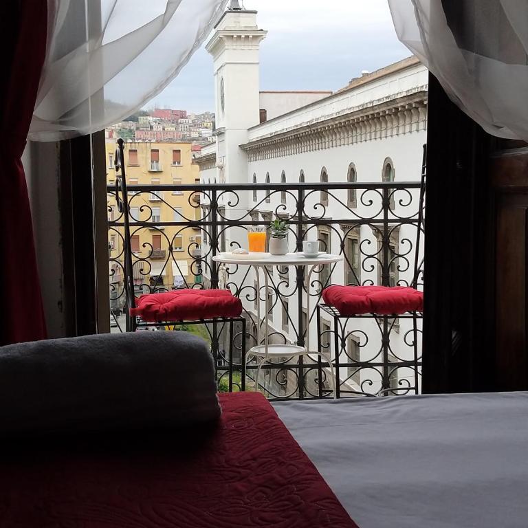 Vico 22 Rooms Napoli - Camera Matrimoniale Deluxe con Vista Castello - 1