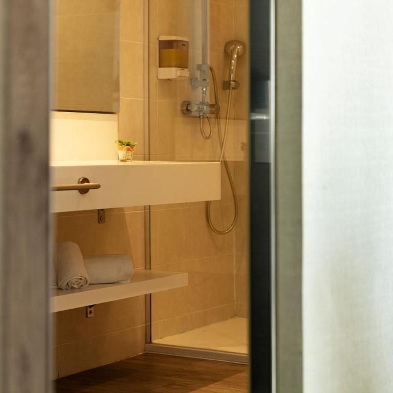 Hotel Oasis - Superior Room Exterior - 24