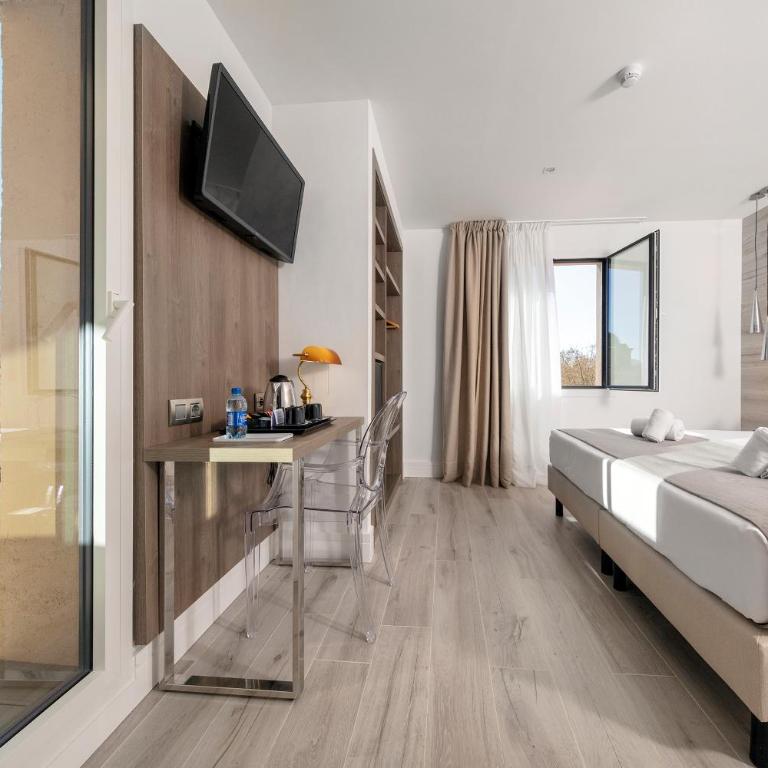 Hotel Oasis - Superior Room with Terrace and Views - 11