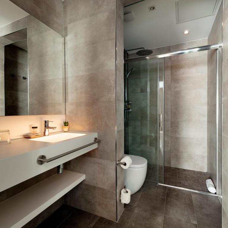 Hotel Oasis - Superior Room Interior - 1