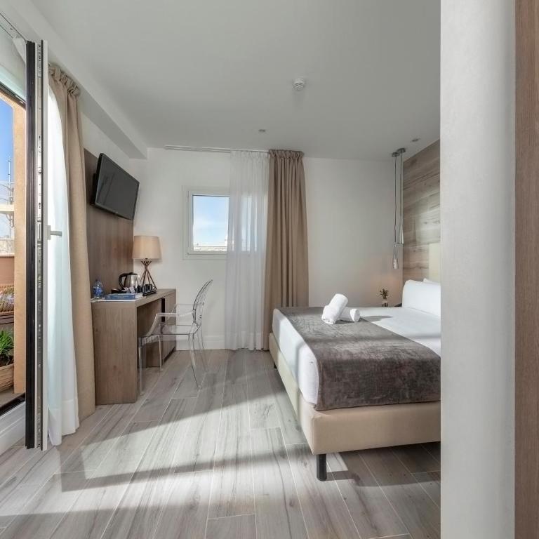 Hotel Oasis - Superior Room with Terrace and Views - 8