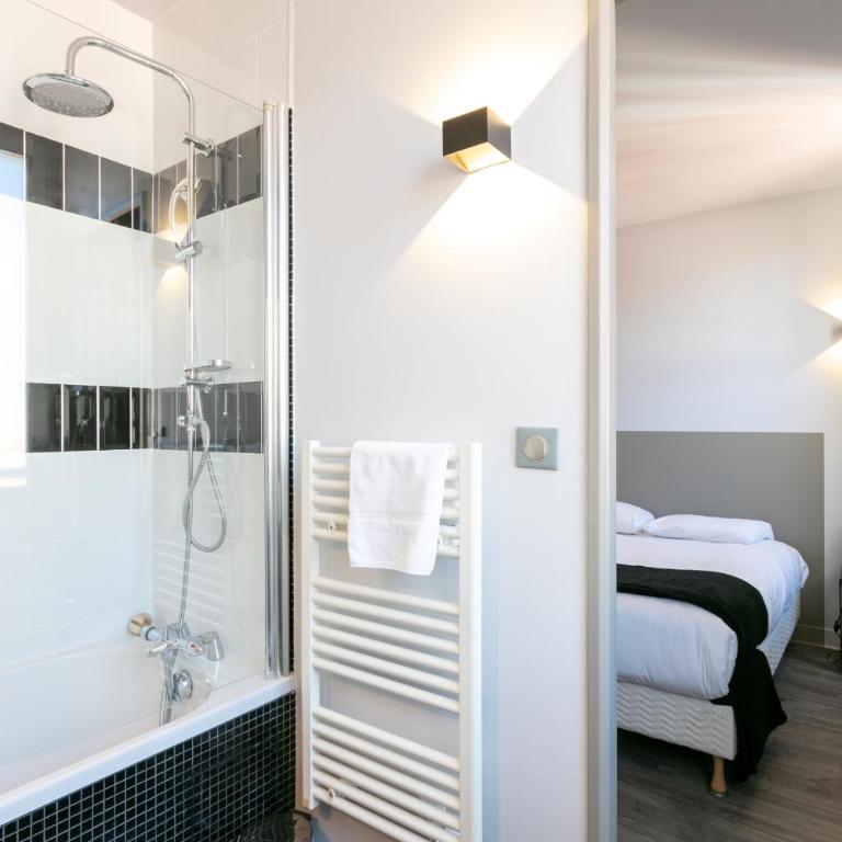 Hôtel De Paris - Chambre Double Cosy - Vue sur le Terrasse ou Rue - 5