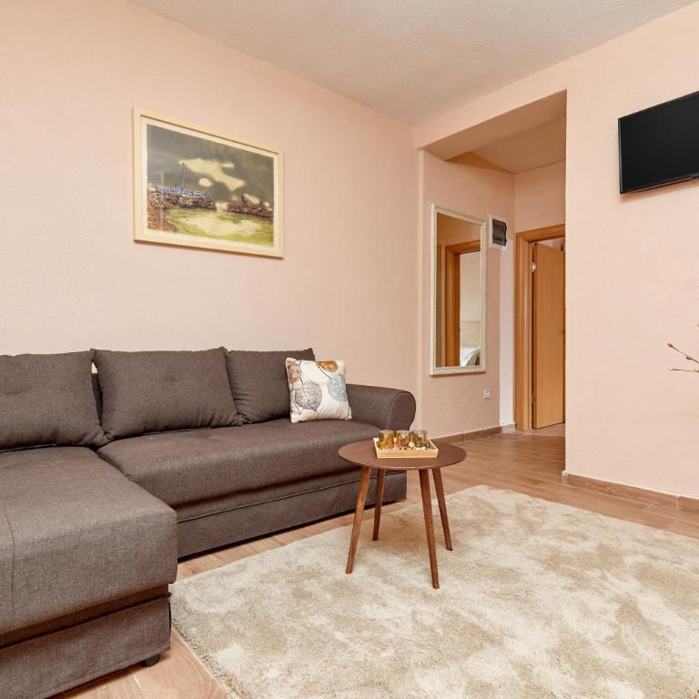 Apartments Barbara - Apartment with Garden View - 8