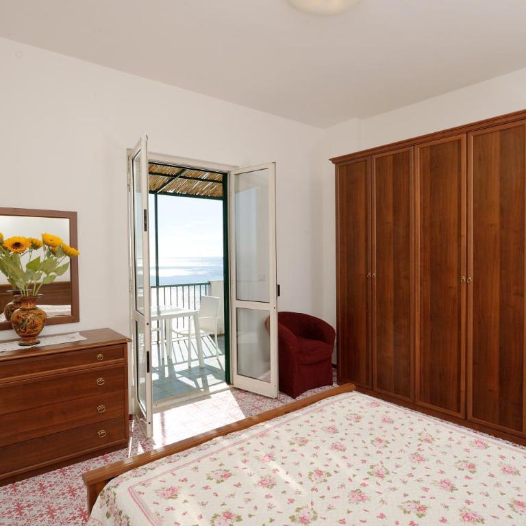 Amalfi Blue FLowers B - Two-Bedroom Apartment - 6
