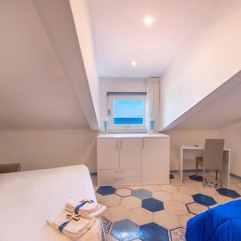 Caruso sea view - Quadruple Room with Sea View - 9