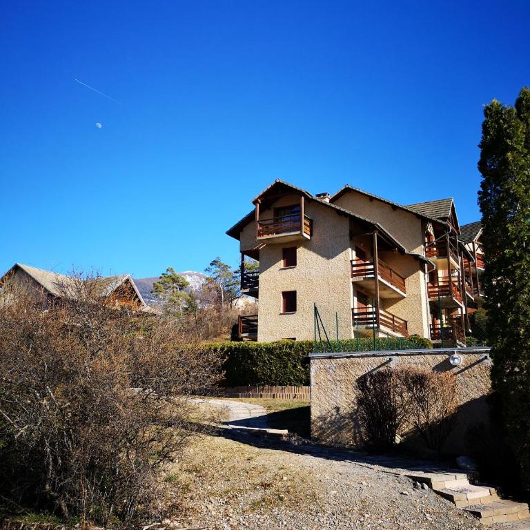 Appart T4 72m2 à Baratier entre les Orres et Embrun à coté du lac de Serre Ponçon. - Appartement - Vue sur Lac - 8