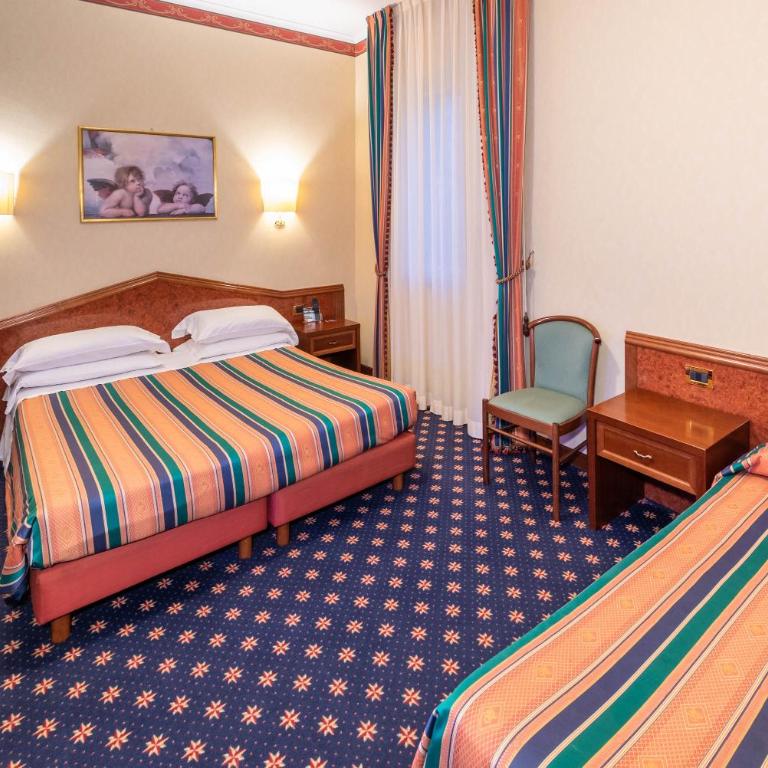 Hotel Royal - Camera Tripla Classic - 1