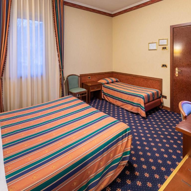 Hotel Royal - Camera Tripla Classic - 2