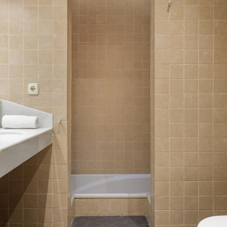 Art House Sagrada Familia - Two-Bedroom Apartment - Pasaje Maiol, 14 - 15