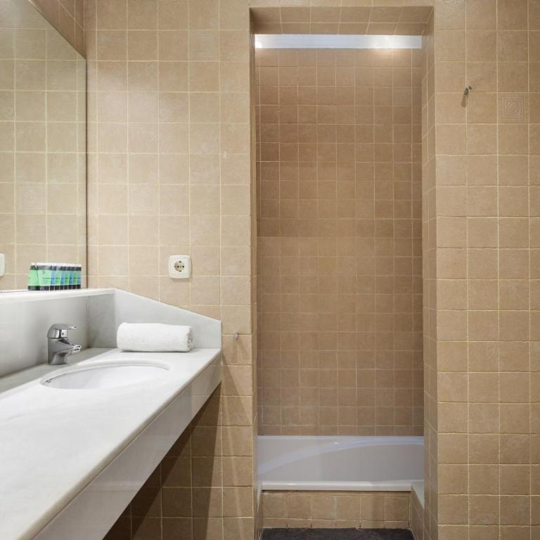 Art House Sagrada Familia - Two-Bedroom Apartment - Pasaje Maiol, 14 - 16