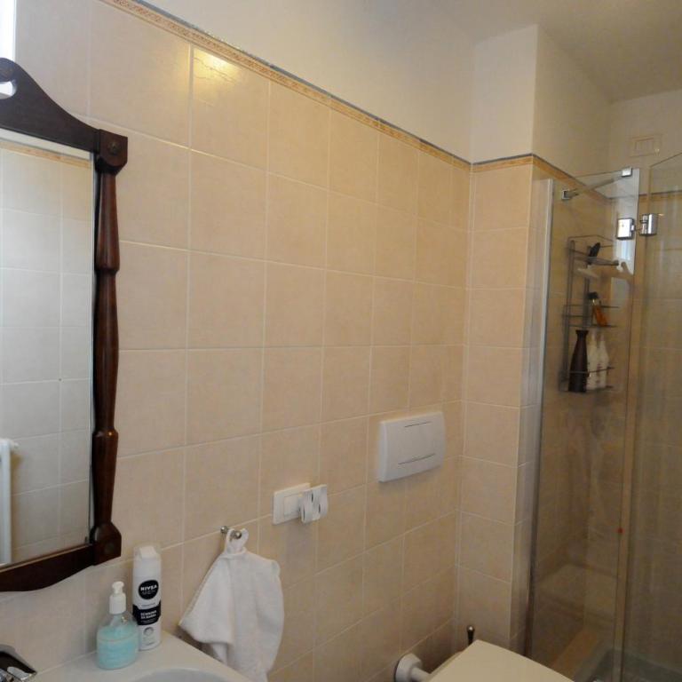 Casa San Giorgio Varenna - Camera Matrimoniale/Doppia con Letti Singoli con Bagno Privato - 4