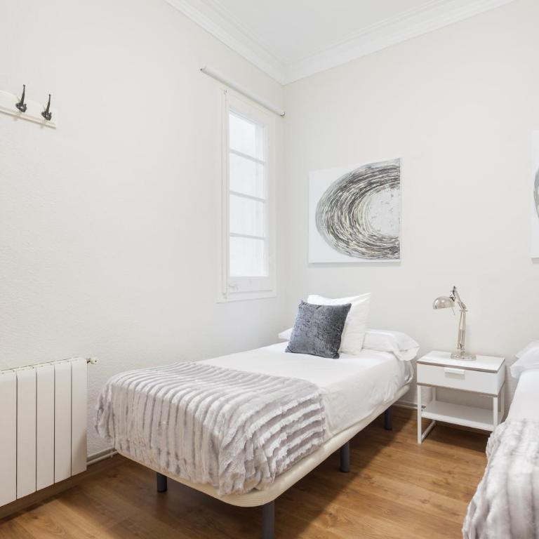 Art House Fira Apartments - Three-Bedroom Apartment - Calle Viladomat(remodeled), 107 - 19
