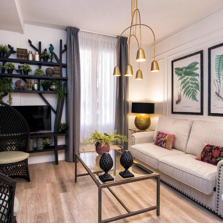 Central Deluxe Apartments - One-Bedroom Apartment - 5