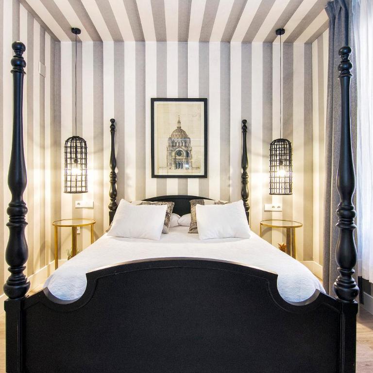 Central Deluxe Apartments - One-Bedroom Apartment - 1