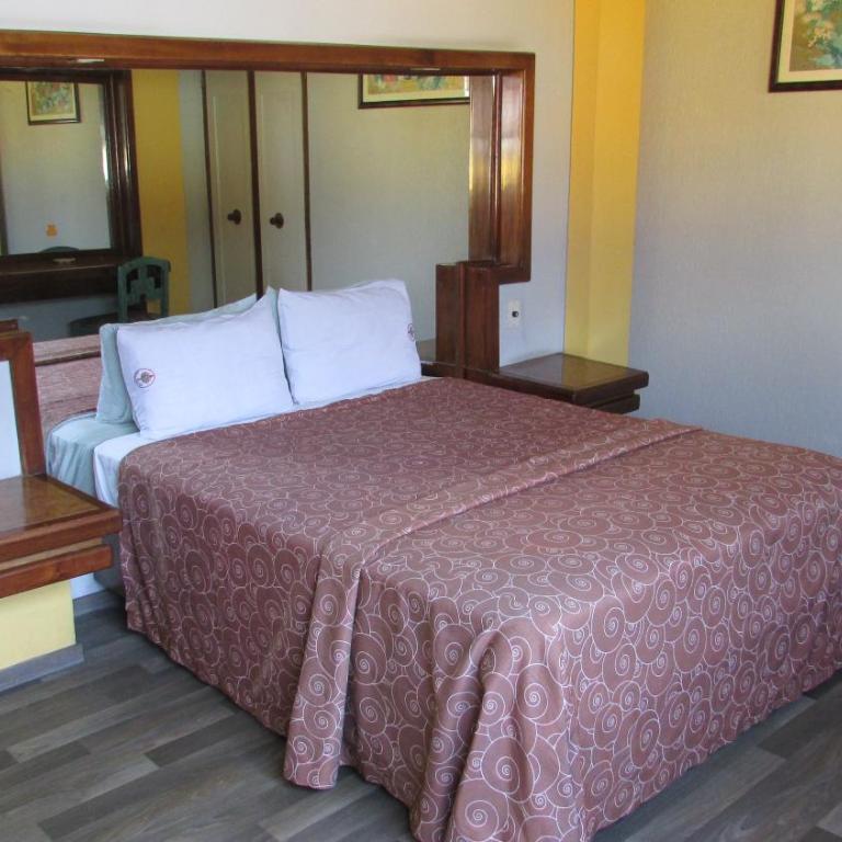 Hotel Mina - Queen Room - 4