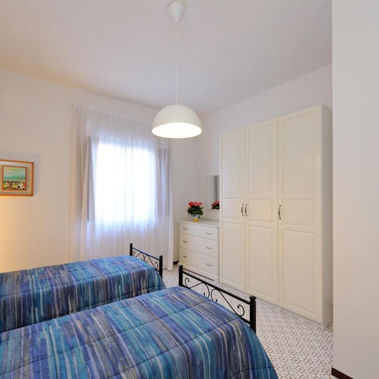 Amalfi Blue FLowers B - Two-Bedroom Apartment - 5