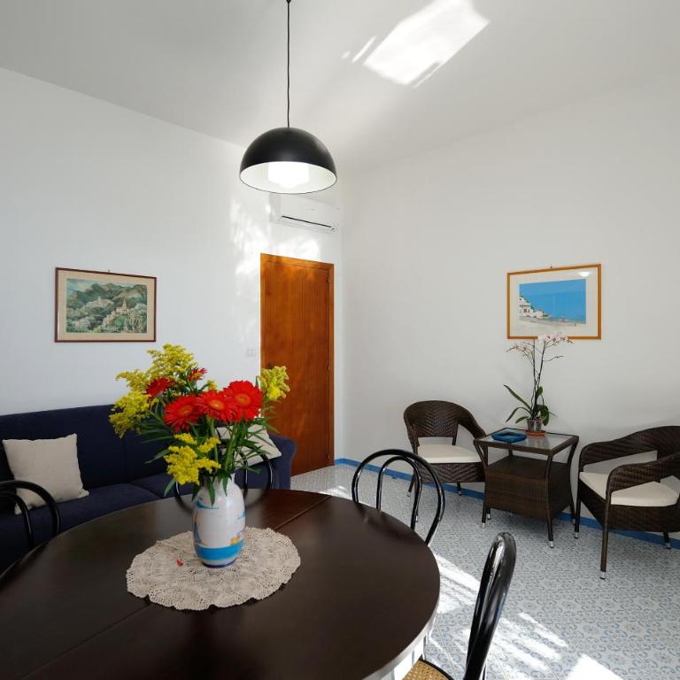 Amalfi Blue FLowers B - Two-Bedroom Apartment - 3
