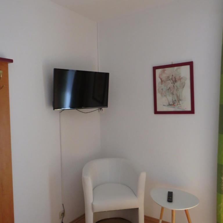 Sportpension Strobl - Apartment mit Seeblick - 4