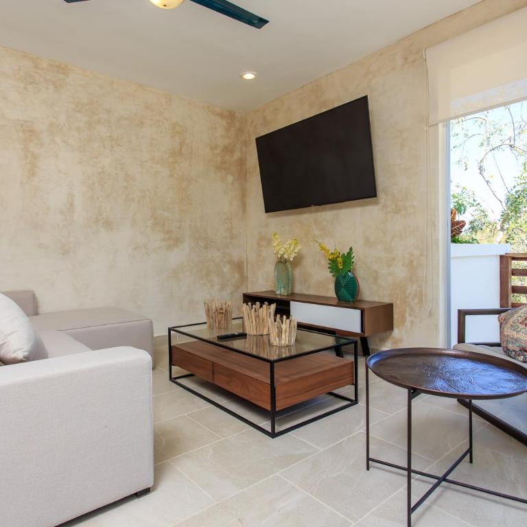 Charming Nature-Inspired Condos with Sultry Surroundings by Stella Rentals - Superior Apartment - 16