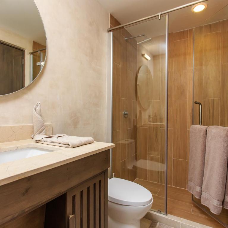 Charming Nature-Inspired Condos with Sultry Surroundings by Stella Rentals - Superior Apartment - 3