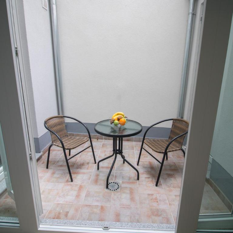Villa M - Deluxe King Suite - 2